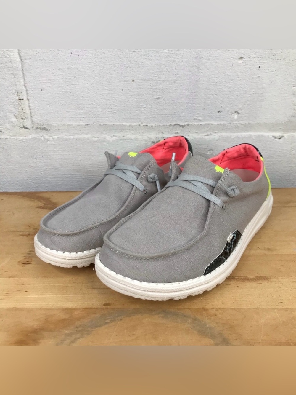 Hey Dude Womens 8 Wendy Shoes Snake Linen Steel Grey